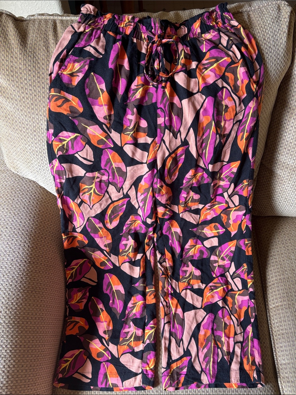 NWOT Tropical Leaf Print Wide-Leg Pants